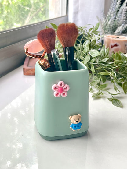 Cute pen stand